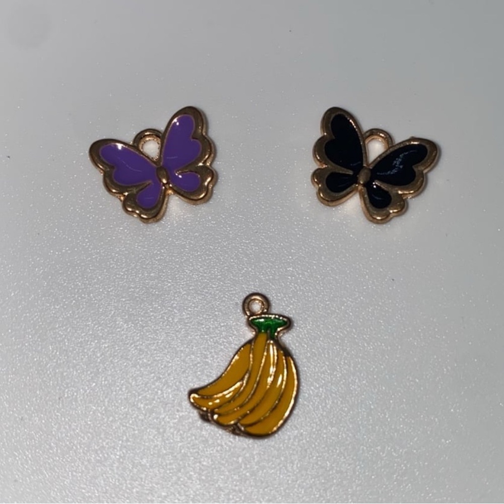3x Butterflies & Banana Pendant plated gold 2.1 grams 1cm brand new silver